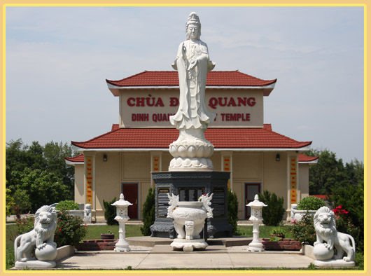 Photograph of the fromt of Dinh Quang Temple